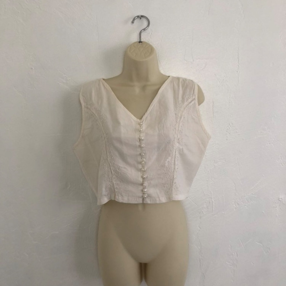 White 80s-90s Embroidered crop top with pearl buttons. Retro Edwardian.
